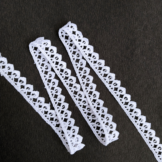 White Scallop-Edge Lace Trim for Garments & Crafts