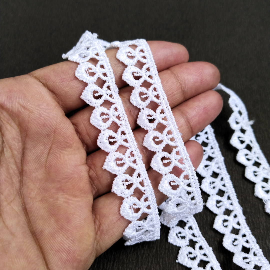White Scallop-Edge Lace Trim for Garments & Crafts