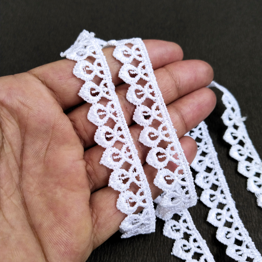White Scallop-Edge Lace Trim for Garments & Crafts