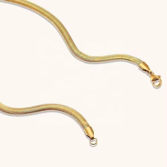 Stylish gold men's fashion jewelry chain with a unique design and secure clasp